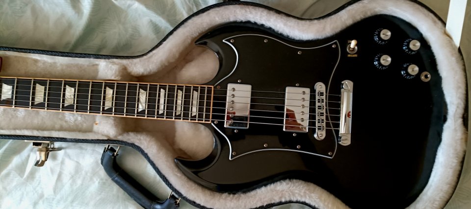 Gibson SG standard Black con estuche 2010 de segunda mano · Foto 8 de 9 · Madrid · 1150 €