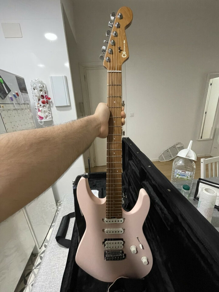 Guitarra Charvel Pro-Mod DK24 HSS + Funda original