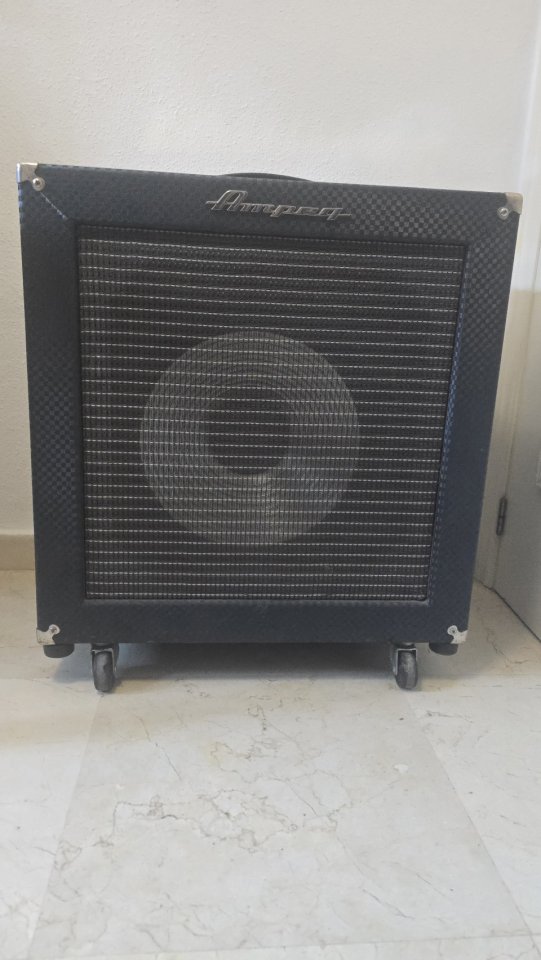 Ampeg B-200R Rocket Bass (220W) de segunda mano · Foto 1 de 4 · Málaga · 390 €