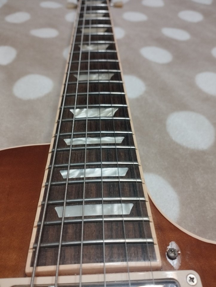 Gibson Les Paul Traditional 2011, modelo LPTD+HBCH1