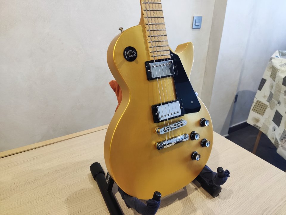Gibson Les Paul Studio Raw Power (2009) GOLD NITRO REFINISH