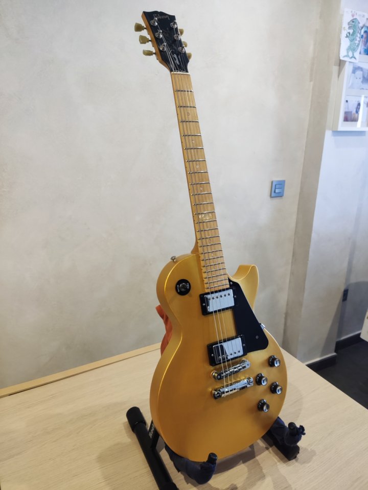 Gibson Les Paul Studio Raw Power (2009) GOLD NITRO REFINISH