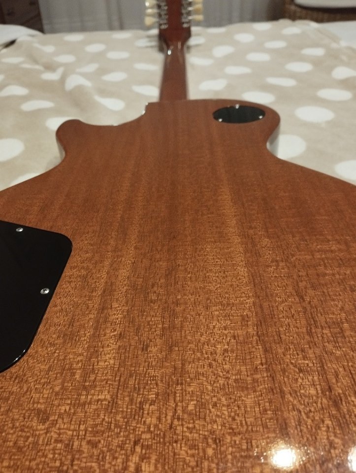 Gibson Les Paul Traditional 2011, modelo LPTD+HBCH1