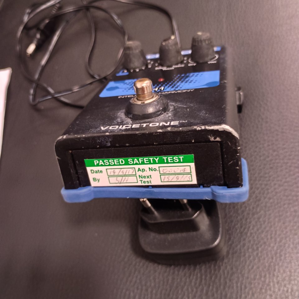 Pedal TC -Helicon voicetone de segunda mano · Foto 6 de 6 · Málaga · 60 €