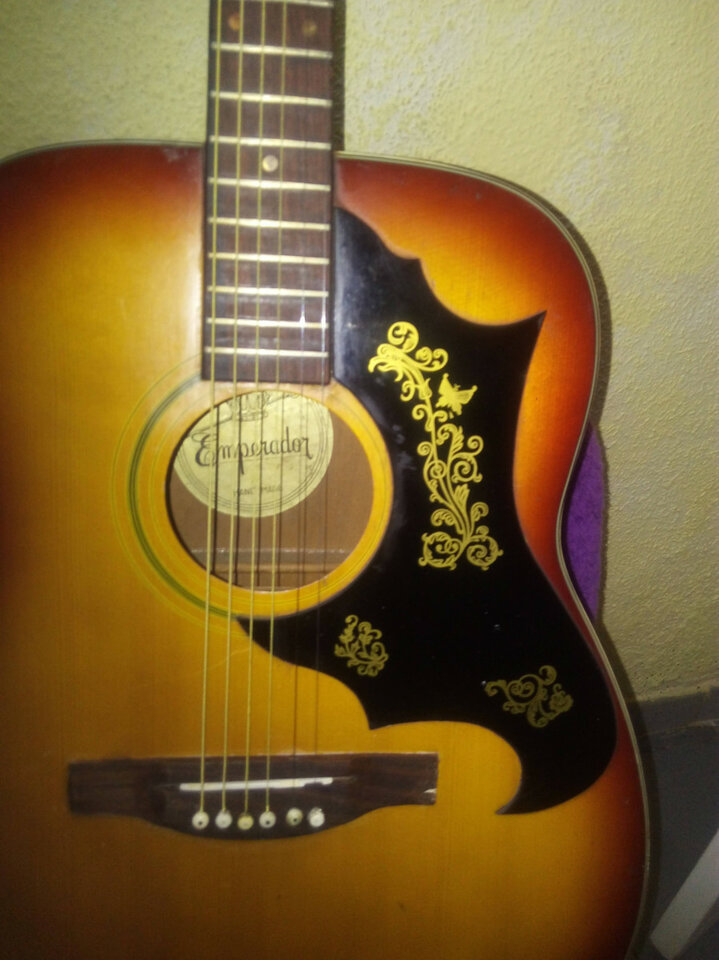 Acustica.Emperador   japonesa años 70