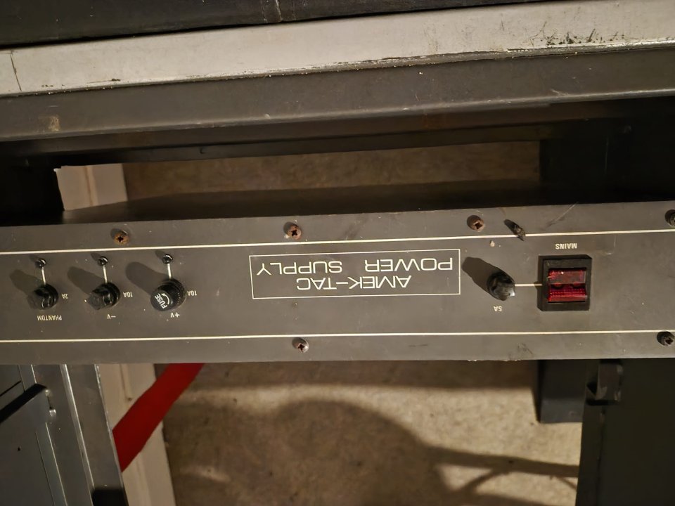 URGE POR MUDANZA - Consola TAC AMEK Matchless 24 canales (45 min de Madrid) de segunda mano · Foto 5 de 6 · Madrid · 500 €