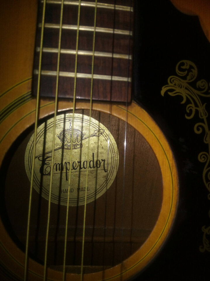 Acustica.Emperador   japonesa años 70