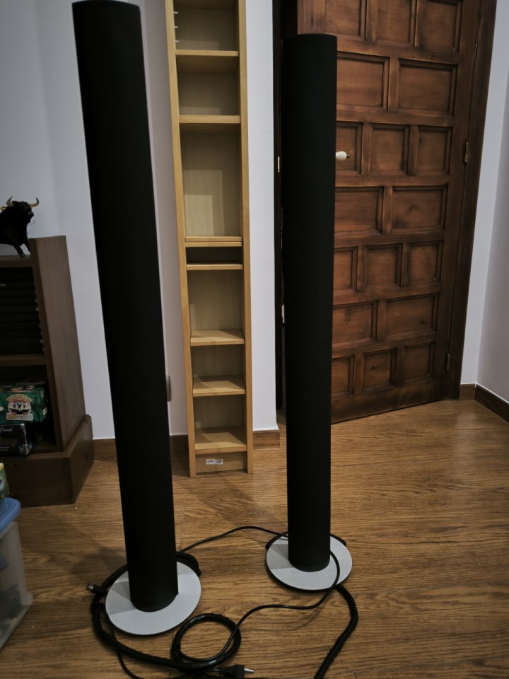 Pareja de altavoces activos Bang & Olufsen BeoLab 6000 de segunda mano · Foto 1 de 3 · A Coruña · 380 €