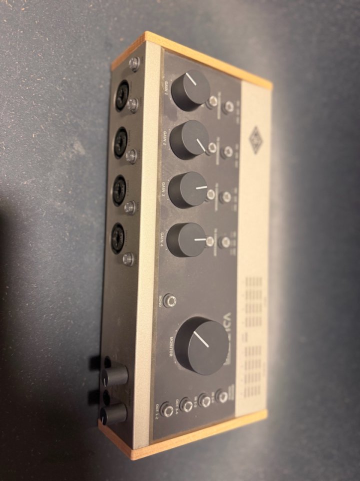 Universal Audio Volt 476p de segunda mano · Foto 1 de 3 · Madrid · 250 €