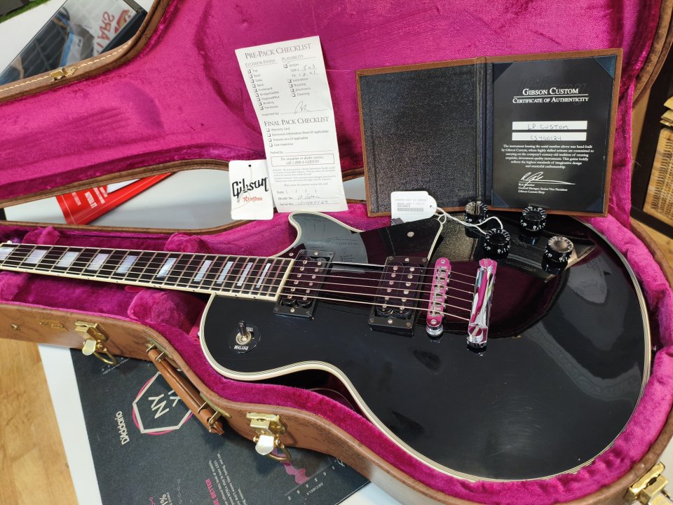 Gibson LP Custom Ed. Limitada Ebony Chrome de segunda mano · Foto 3 de 9 · Asturias · 4290 €