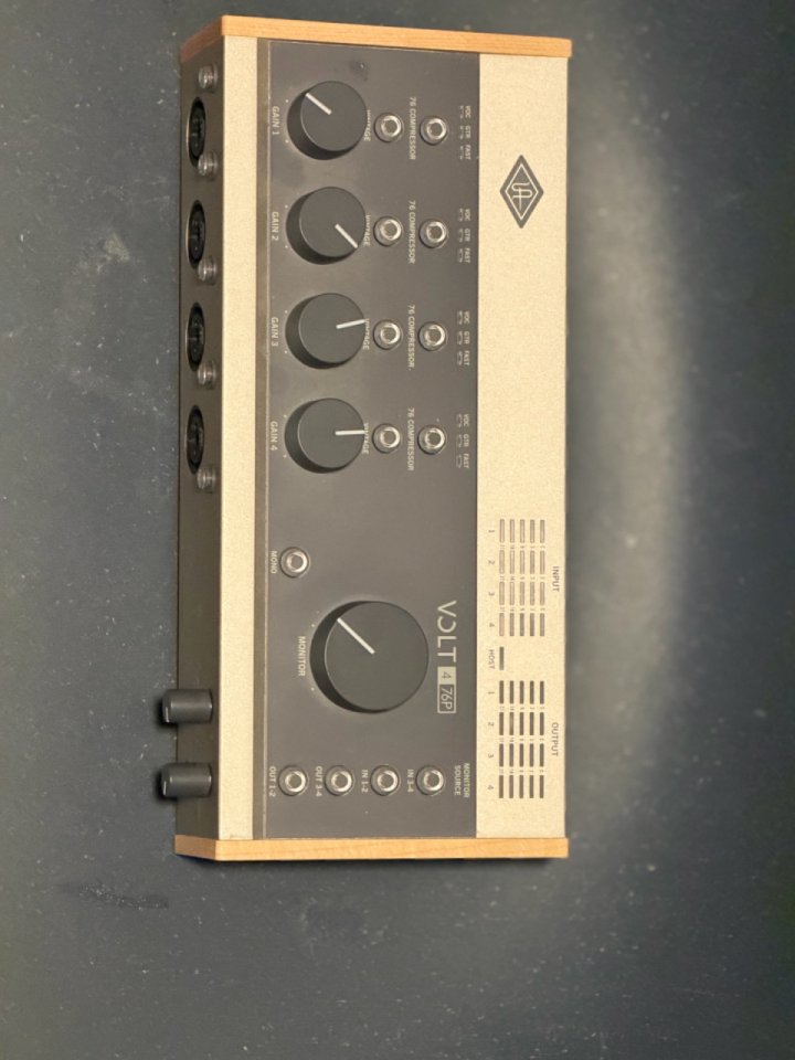 Universal Audio Volt 476p de segunda mano · Foto 3 de 3 · Madrid · 250 €