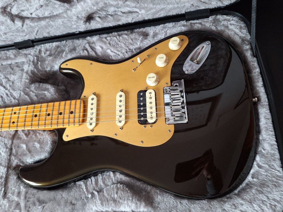 American Ultra Stratocaster HSS Texas Tea