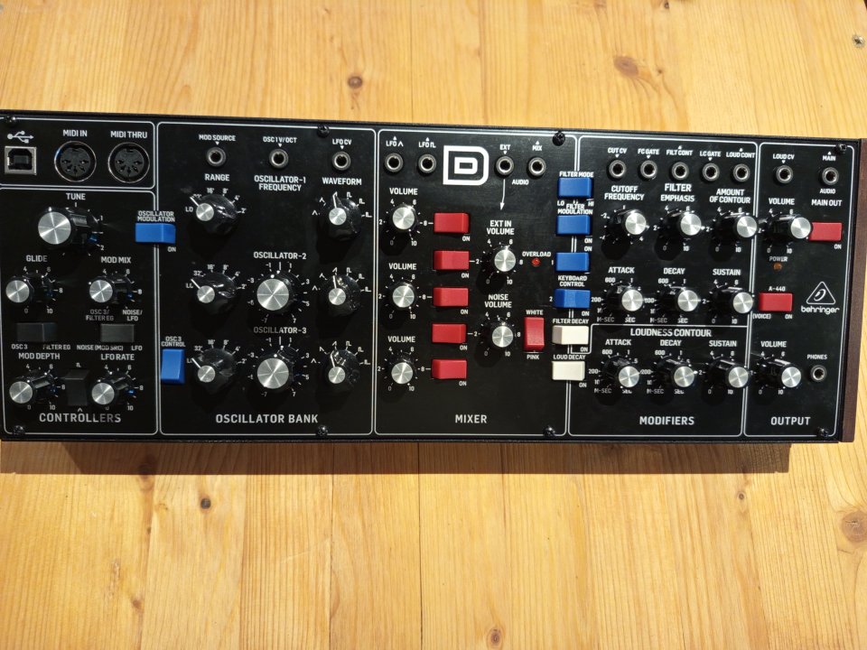 Behringer model D