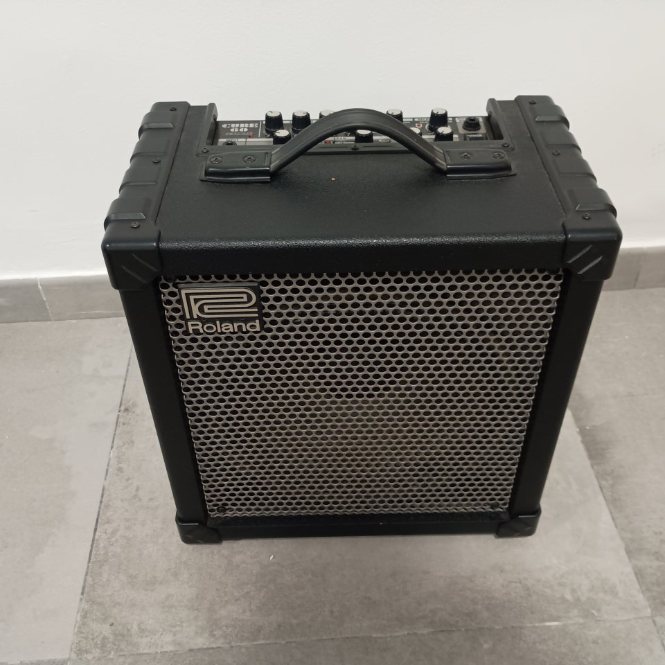 Amplificador Roland Cube 60+Funda de segunda mano · Foto 1 de 6 · Málaga · 160 €