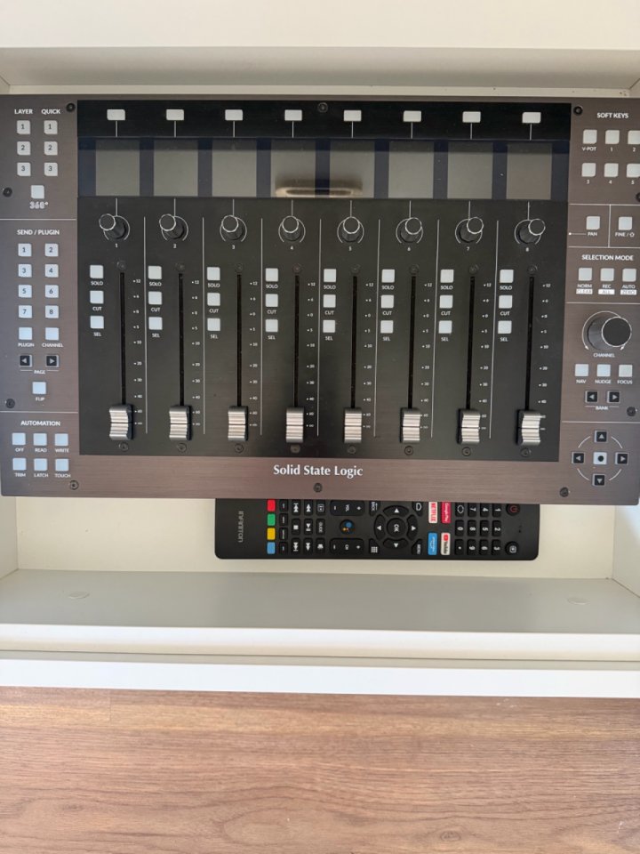 SSL UF8 DAW Controller de segunda mano · Foto 1 de 2 · Granada · 800 €