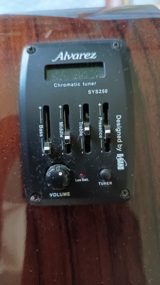 Cambio pedalera y guitarra acústica por electrica de segunda mano · Foto 3 de 5 · A Coruña