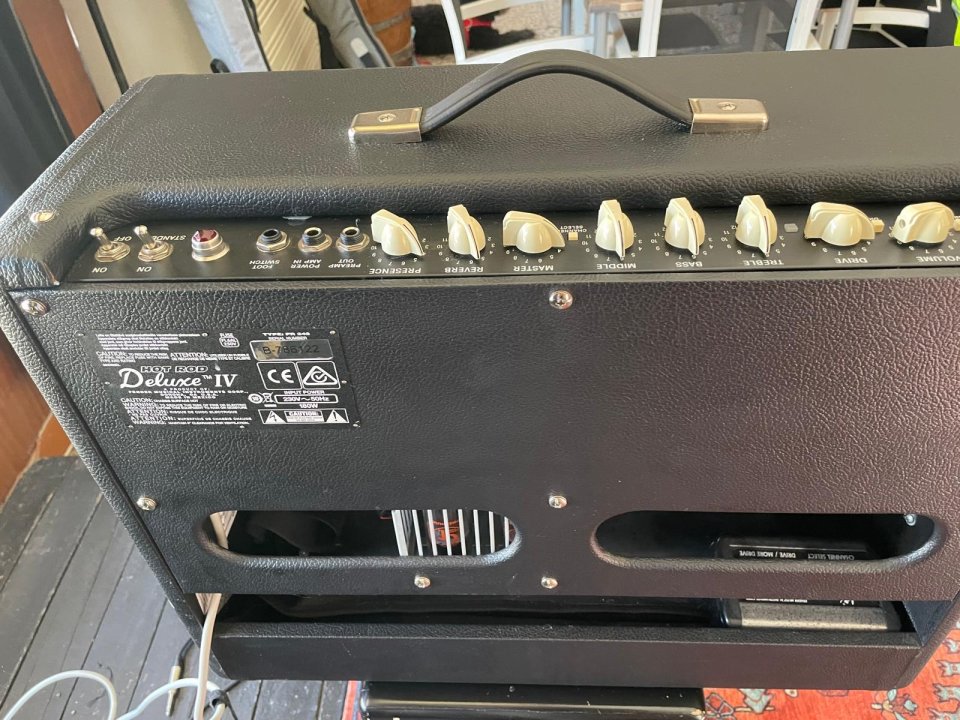 fender hot rod deluxe IV de segunda mano · Foto 3 de 4 · Cáceres · 700 €