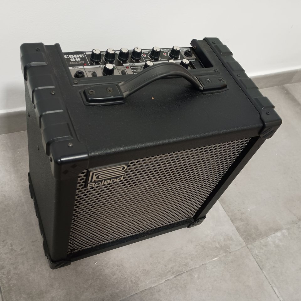 Amplificador Roland Cube 60+Funda de segunda mano · Foto 2 de 6 · Málaga · 160 €