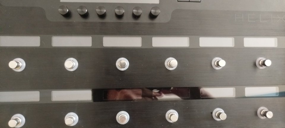 Pedalera multiefectos line6 helix floor de segunda mano · Foto 2 de 8 · Badajoz · 950 €
