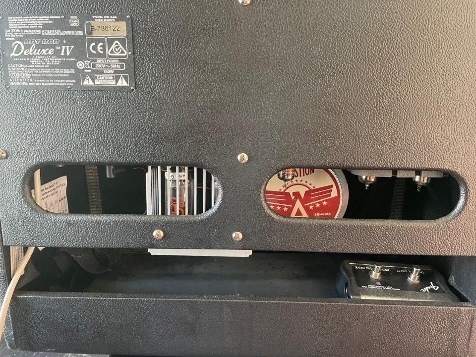 fender hot rod deluxe IV de segunda mano · Foto 4 de 4 · Cáceres · 700 €