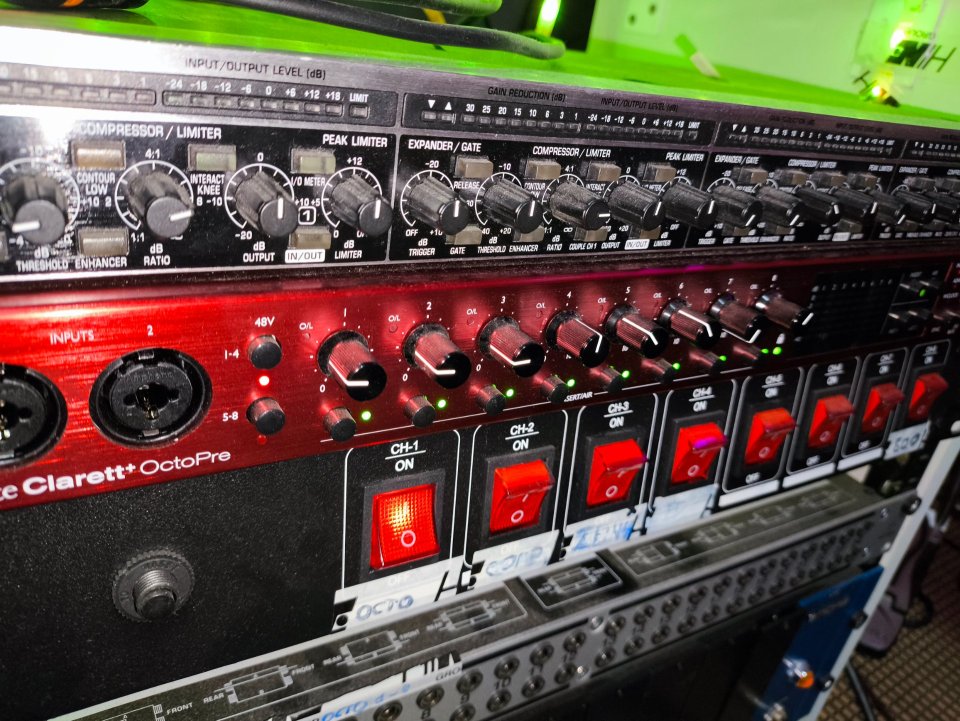 Focusrite clarett+ Octopre -8 previos/convertidor
