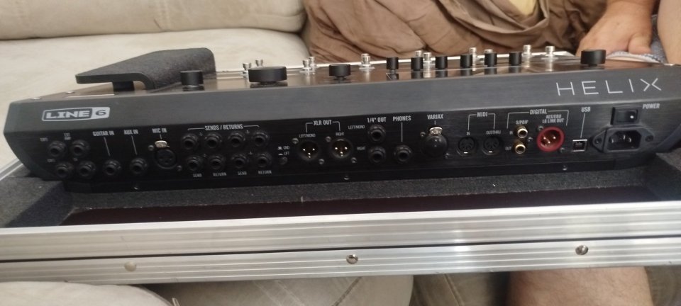 Pedalera multiefectos line6 helix floor de segunda mano · Foto 4 de 8 · Badajoz · 950 €