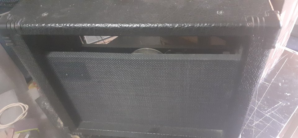 Mueble de combo Roland ST-50 con Celestion 10"