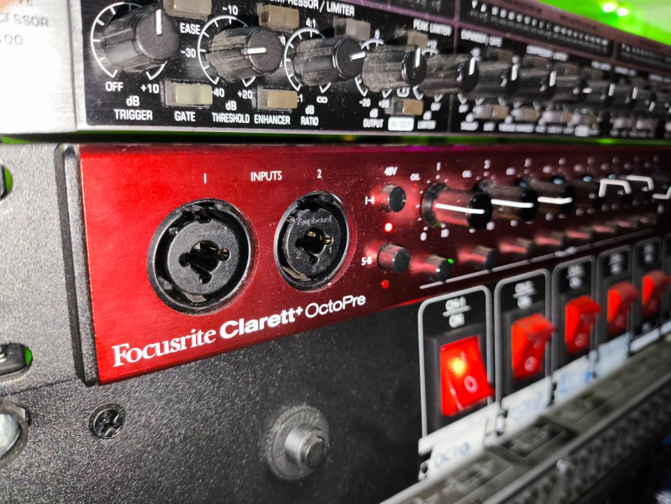 Focusrite clarett+ Octopre -8 previos/convertidor