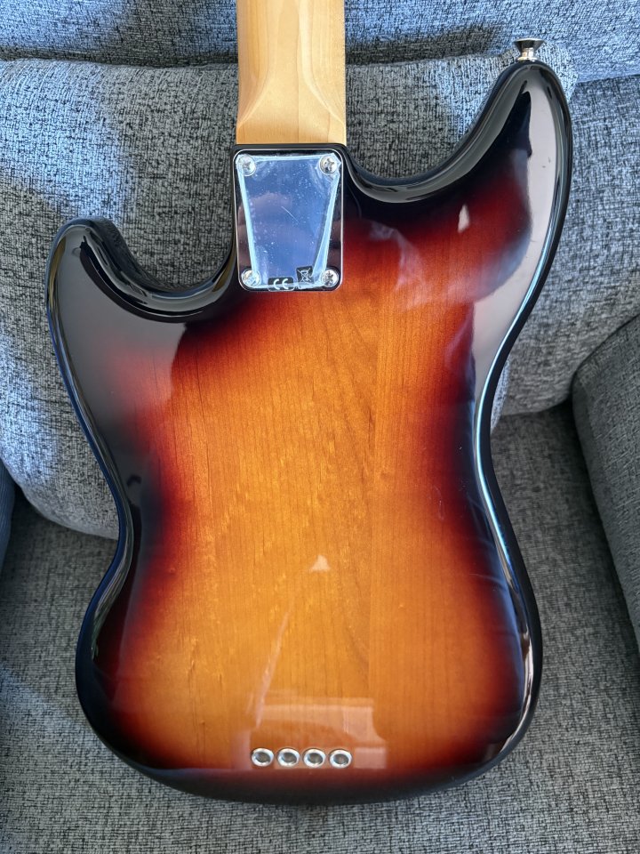 Fender Vintera Mustang Bass 3TS de segunda mano · Foto 3 de 6 · Madrid · 800 €