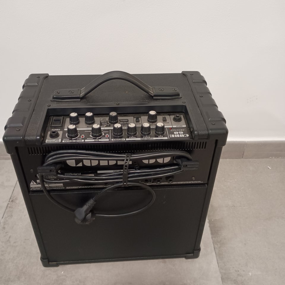 Amplificador Roland Cube 60+Funda de segunda mano · Foto 5 de 6 · Málaga · 160 €
