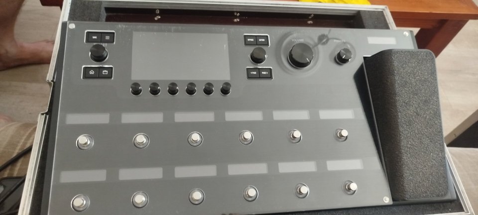 Pedalera multiefectos line6 helix floor de segunda mano · Foto 5 de 8 · Badajoz · 950 €
