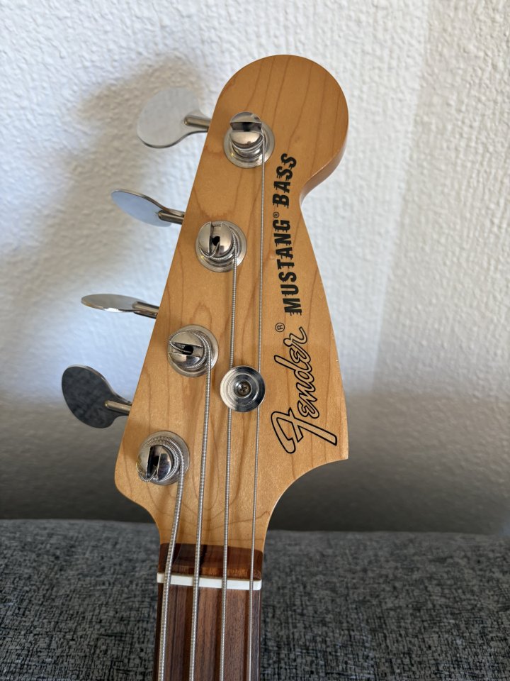 Fender Vintera Mustang Bass 3TS de segunda mano · Foto 4 de 6 · Madrid · 800 €