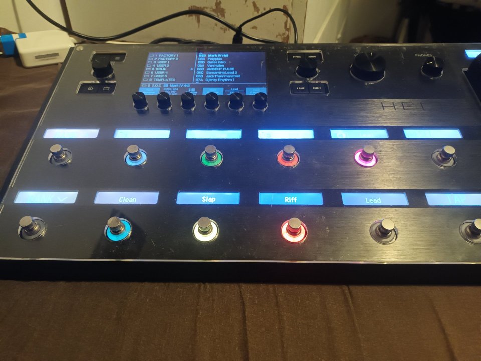 Pedalera multiefectos line6 helix floor de segunda mano · Foto 6 de 8 · Badajoz · 950 €