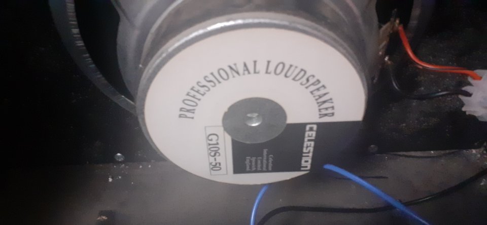 Mueble de combo Roland ST-50 con Celestion 10"