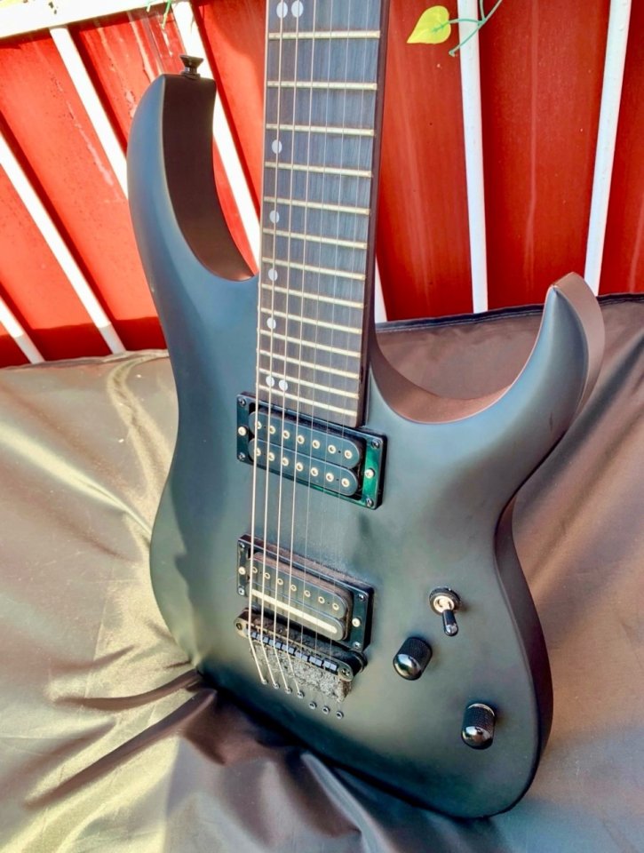 Harley Benton Baritone 7 SBK de segunda mano · Foto 1 de 9 · Barcelona · 275 €