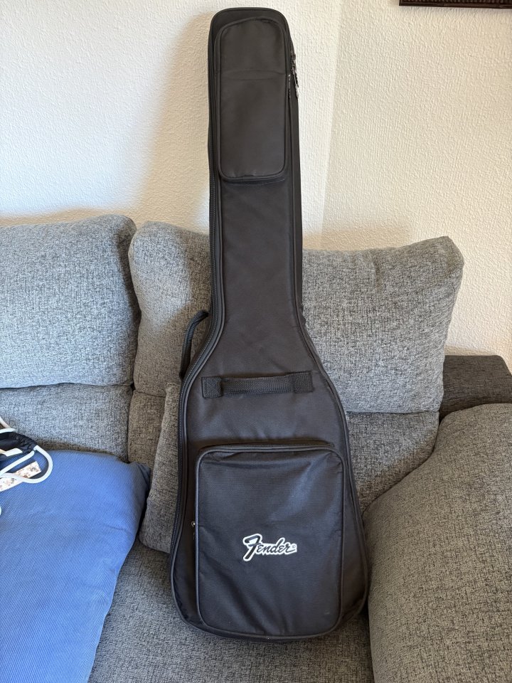 Fender Vintera Mustang Bass 3TS de segunda mano · Foto 6 de 6 · Madrid · 800 €