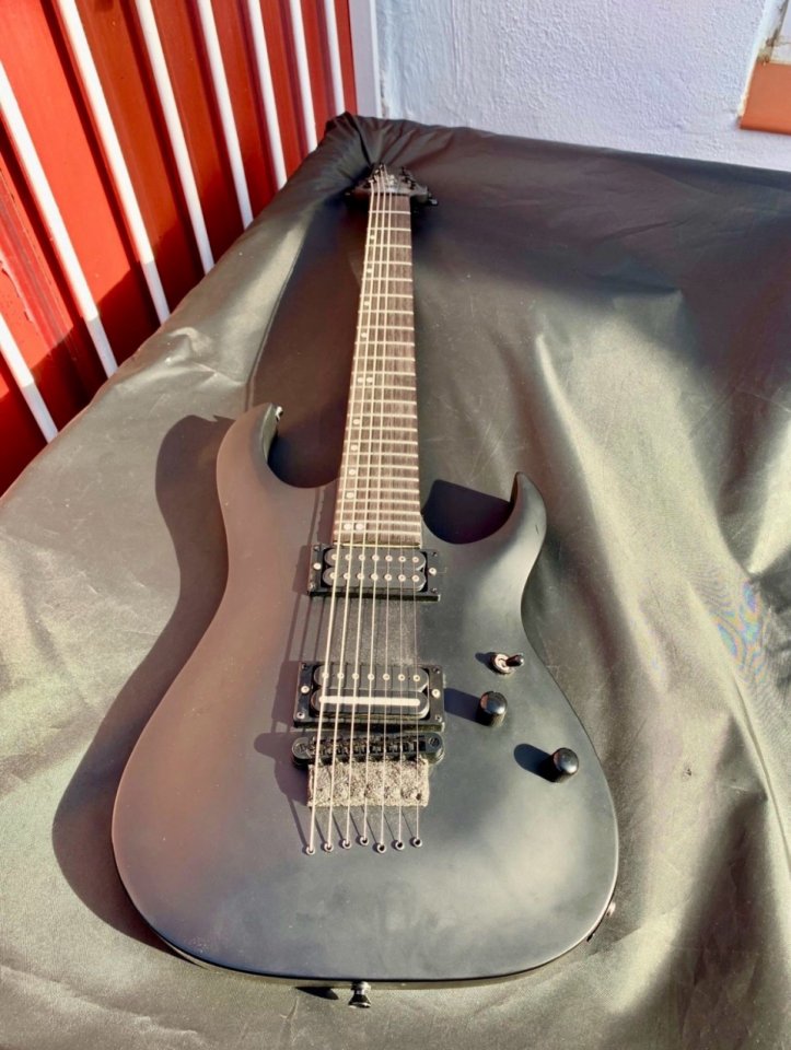 Harley Benton Baritone 7 SBK de segunda mano · Foto 2 de 9 · Barcelona · 275 €