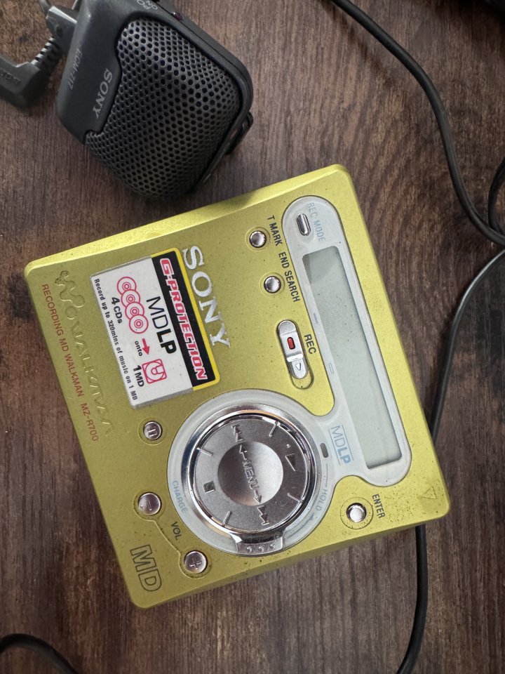 Grabadora MiniDisc Sony Walkman MZ-R700 de segunda mano · Foto 2 de 2 · Madrid
