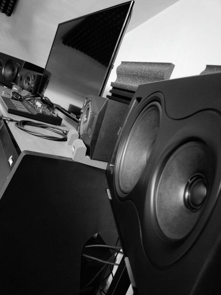 Monitores Kali Audio IN-8 2Wave