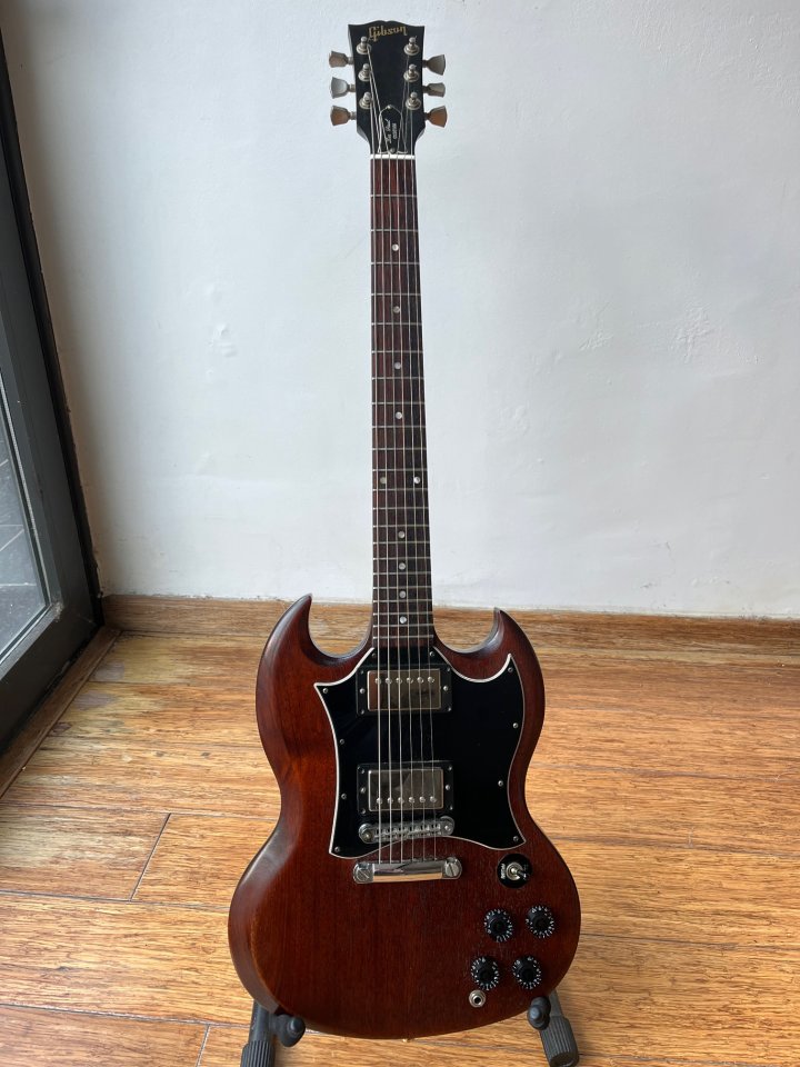 Gibson Sg special 2011 con mejoras