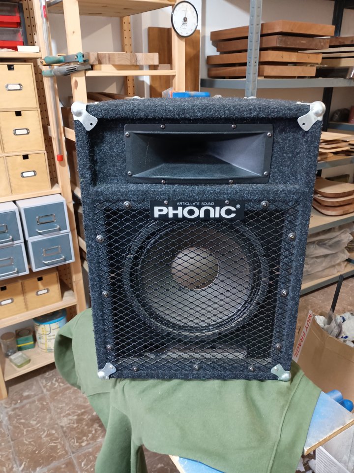 Pantallas PA pasivas Phonic 12" de segunda mano · Foto 1 de 6 · Asturias · 150 €