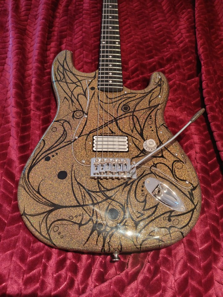 Guitarra Eléctrica LKE Golden Abyss de segunda mano · Foto 1 de 10 · Cantabria · 400 €