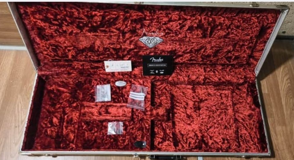 Fender 60th Anniversary American Stratocaster de segunda mano · Foto 8 de 10 · Barcelona · 1000 €