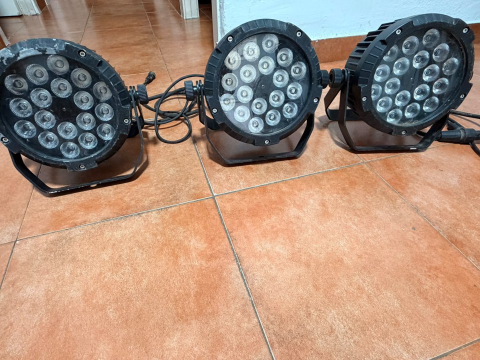 Iluminación profesional para eventos y discotecas. - Modelo: Slim Spot Arc de segunda mano · Foto 1 de 3 · Málaga · 75 €