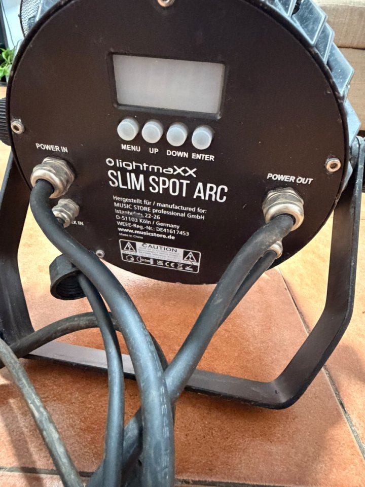 Iluminación profesional para eventos y discotecas. - Modelo: Slim Spot Arc de segunda mano · Foto 3 de 3 · Málaga · 75 €