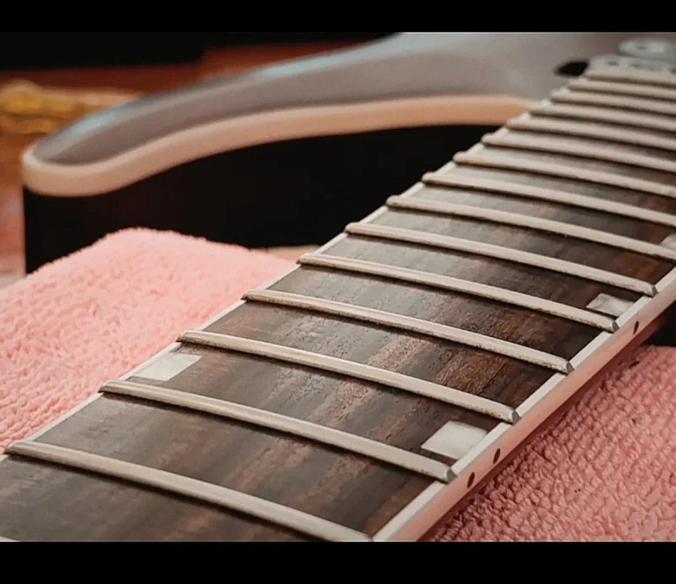 Luthier diferentes servicios de segunda mano · Foto 4 de 10 · Alicante