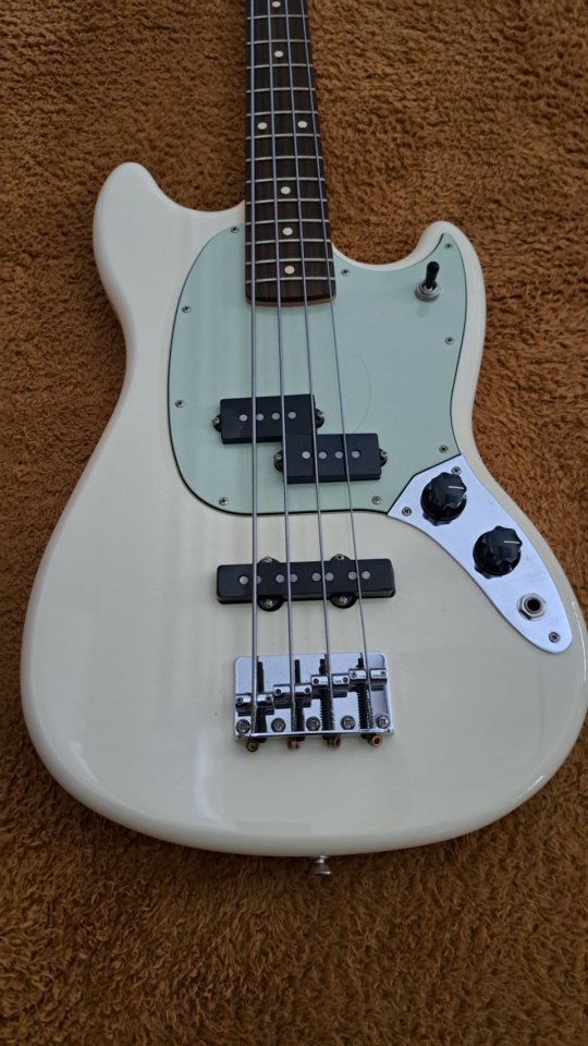 Bajo Fender Mustang PJ