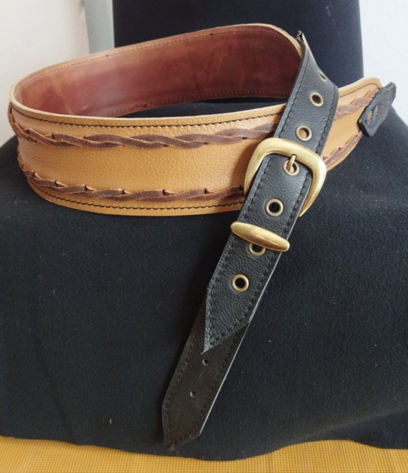 Correa cuero para guitarra o bajo de segunda mano · Foto 3 de 3 · Alicante · 45 €