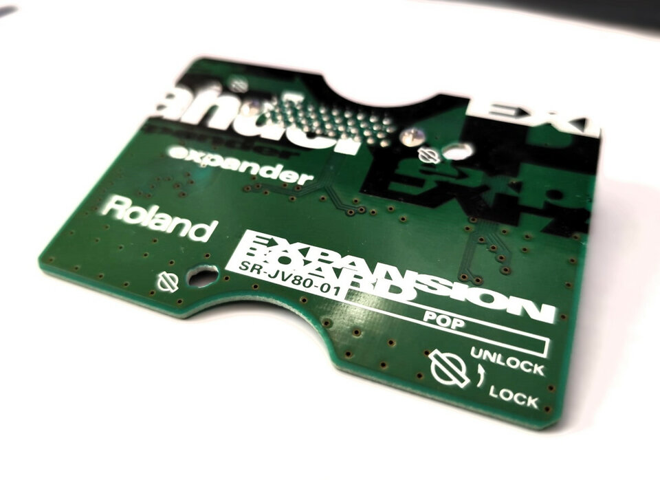 Roland XP-30 + 8 TARJETAS SR-JV80