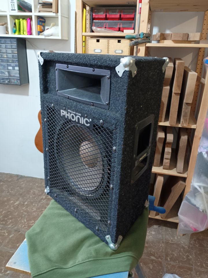 Pantallas PA pasivas Phonic 12" de segunda mano · Foto 6 de 6 · Asturias · 150 €